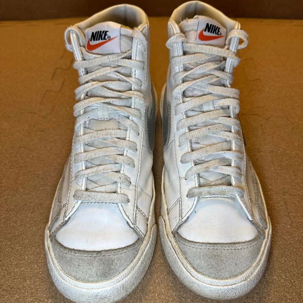 Nike Blazer Mid 77 Vintage White Metallic Silver Sneakers CZ1055-112 Womens 9